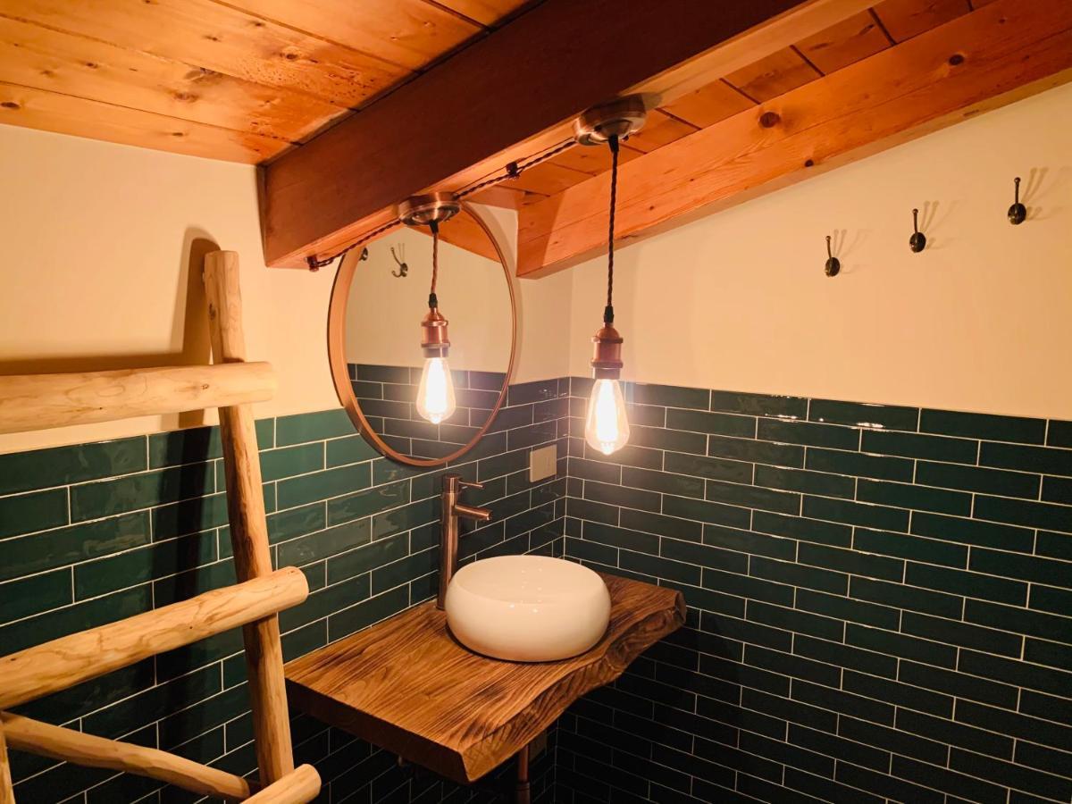 Charming Attic Apartment With Balcony & Swimming Pool 代森扎诺-德尔加达 外观 照片