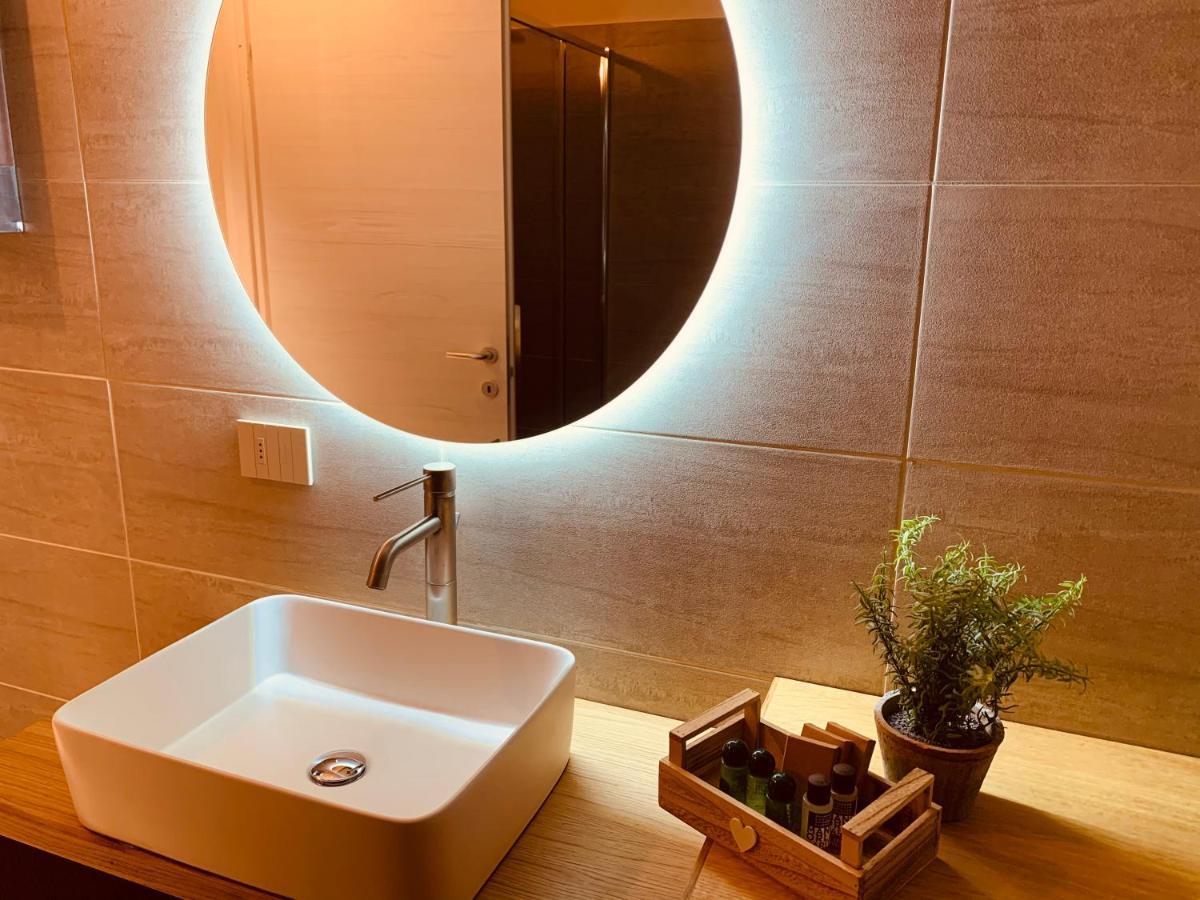 Charming Attic Apartment With Balcony & Swimming Pool 代森扎诺-德尔加达 外观 照片