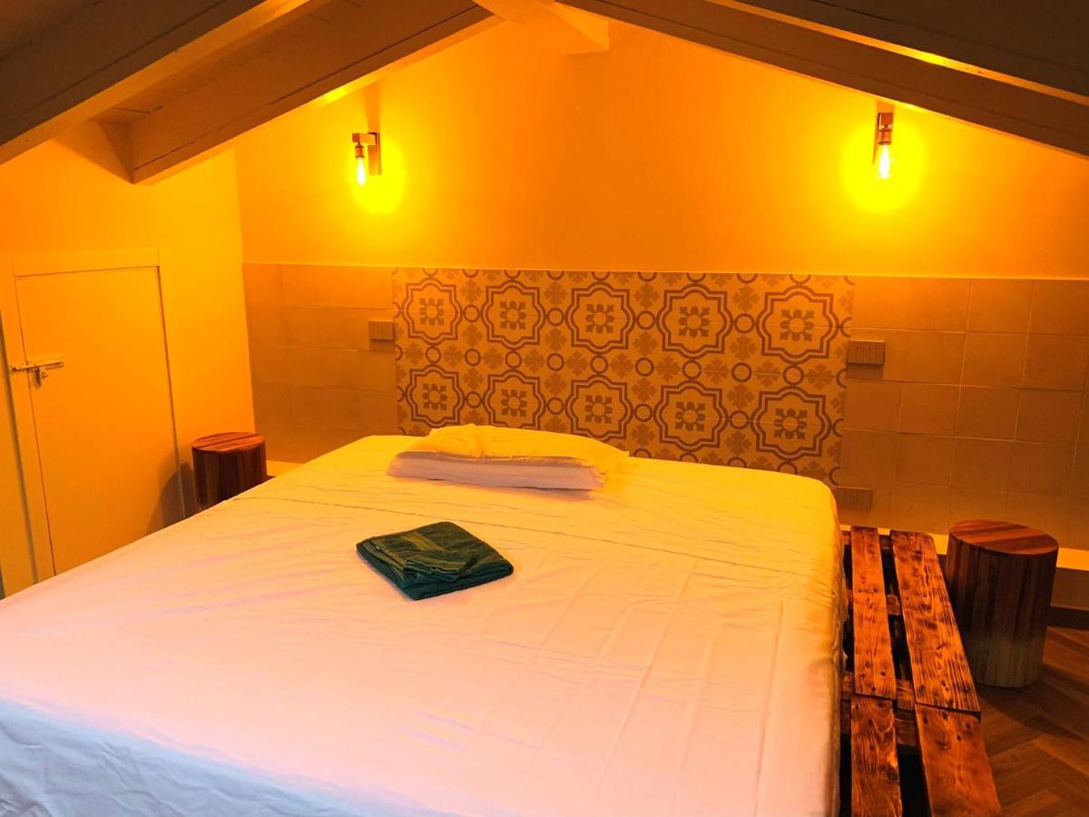 Charming Attic Apartment With Balcony & Swimming Pool 代森扎诺-德尔加达 外观 照片
