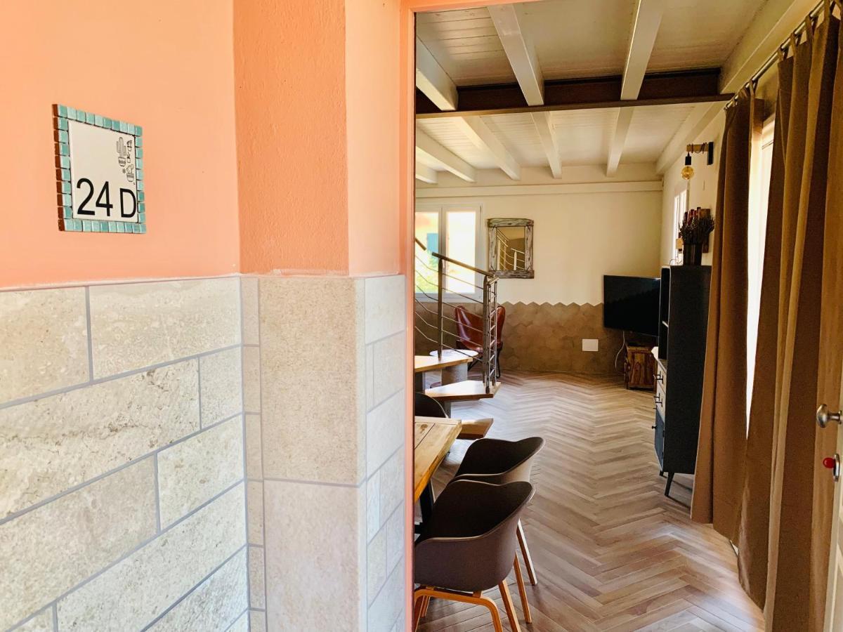 Charming Attic Apartment With Balcony & Swimming Pool 代森扎诺-德尔加达 外观 照片