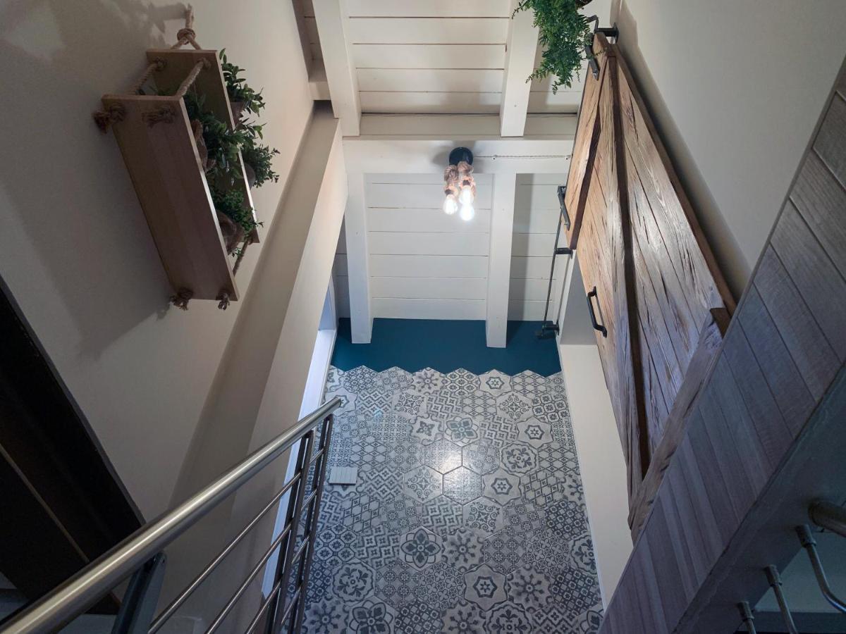 Charming Attic Apartment With Balcony & Swimming Pool 代森扎诺-德尔加达 外观 照片